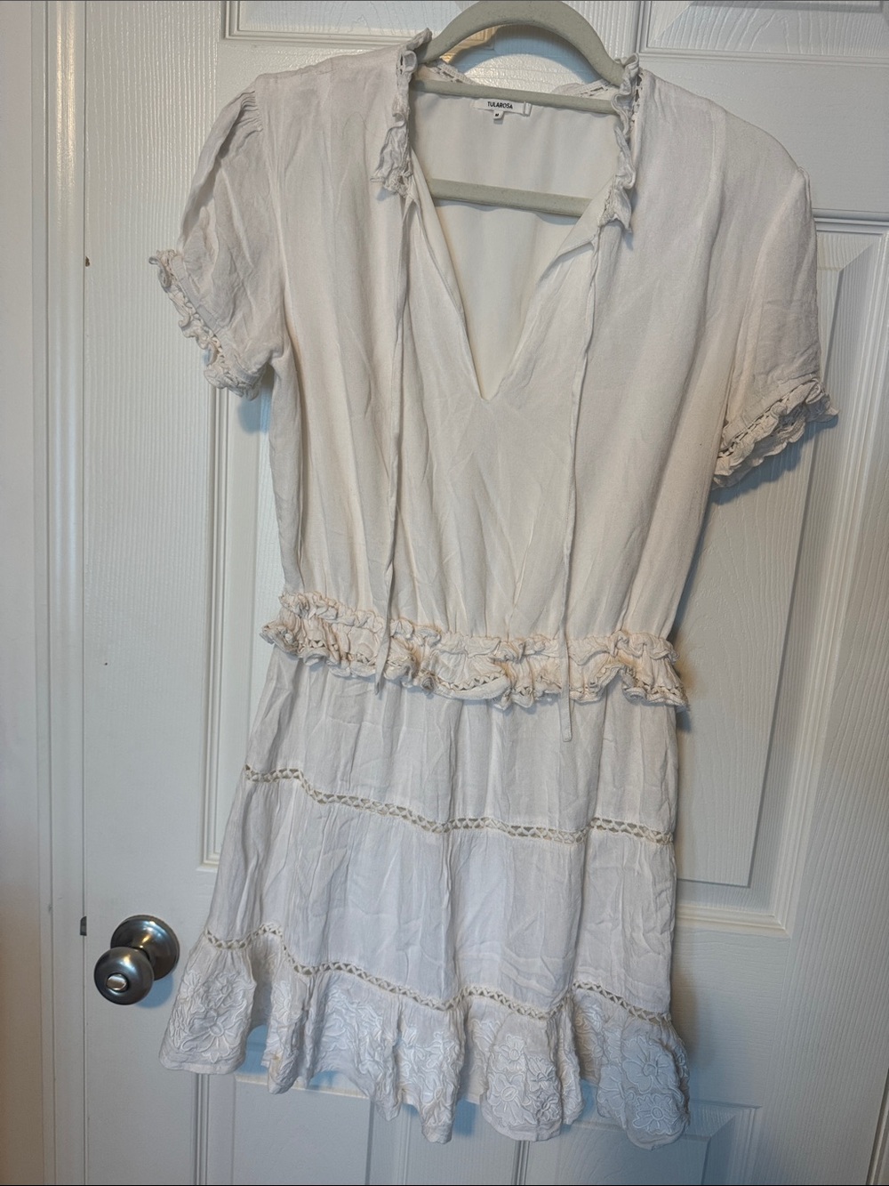 Tularosa Medium Light Cream Women's Short Sleeve Ruffle Tiered Dress